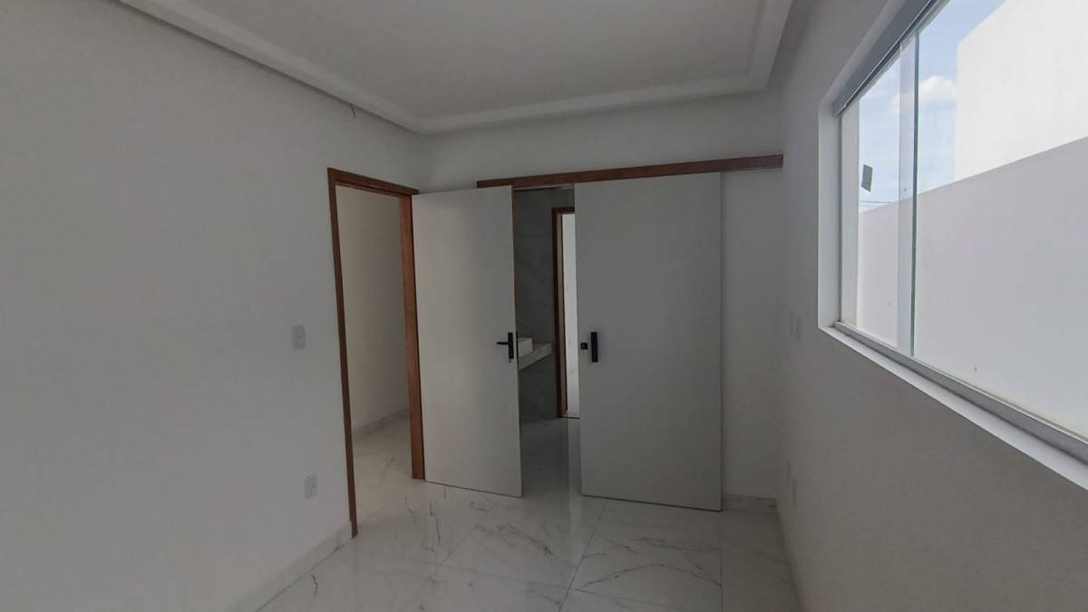 Casa à venda com 3 quartos, 130m² - Foto 2