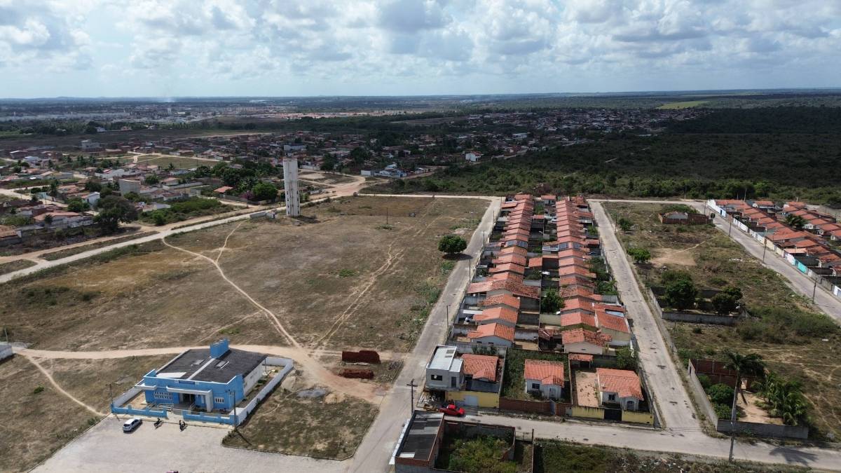 Terreno à venda com 1 quarto, 200m² - Foto 11