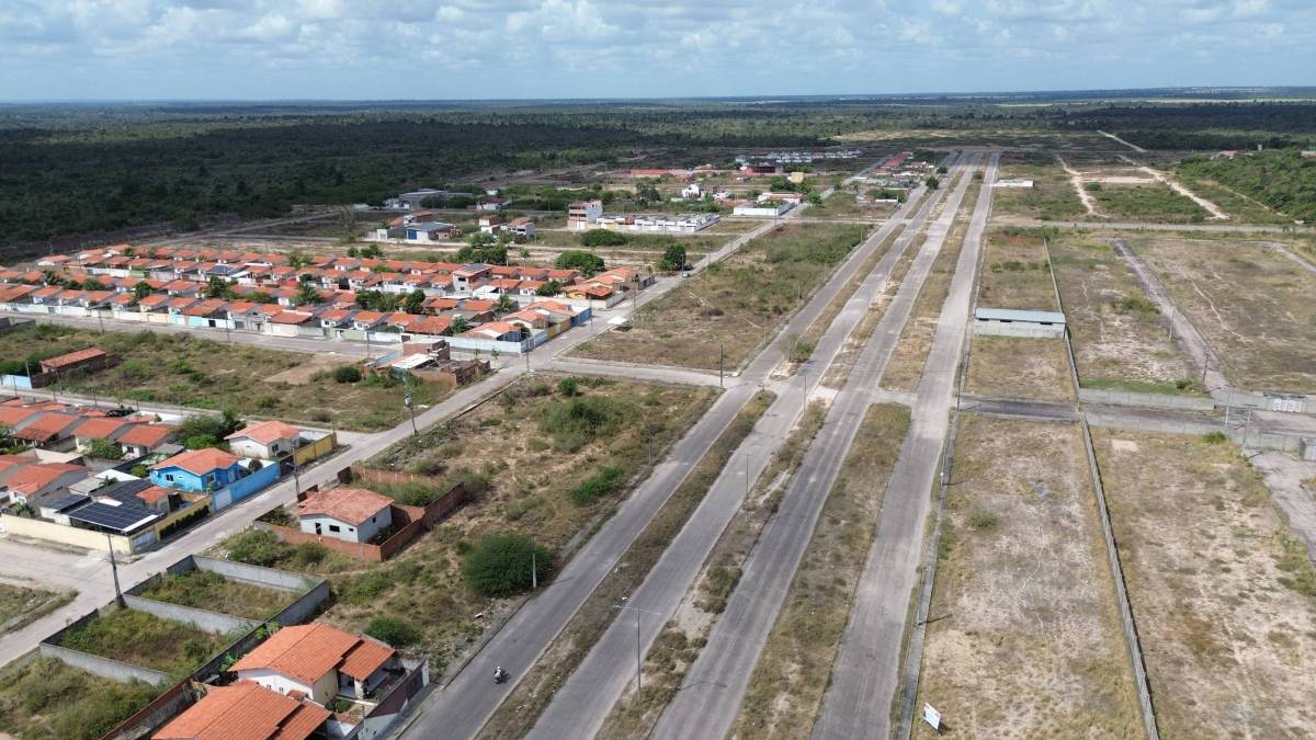 Terreno à venda com 1 quarto, 200m² - Foto 13