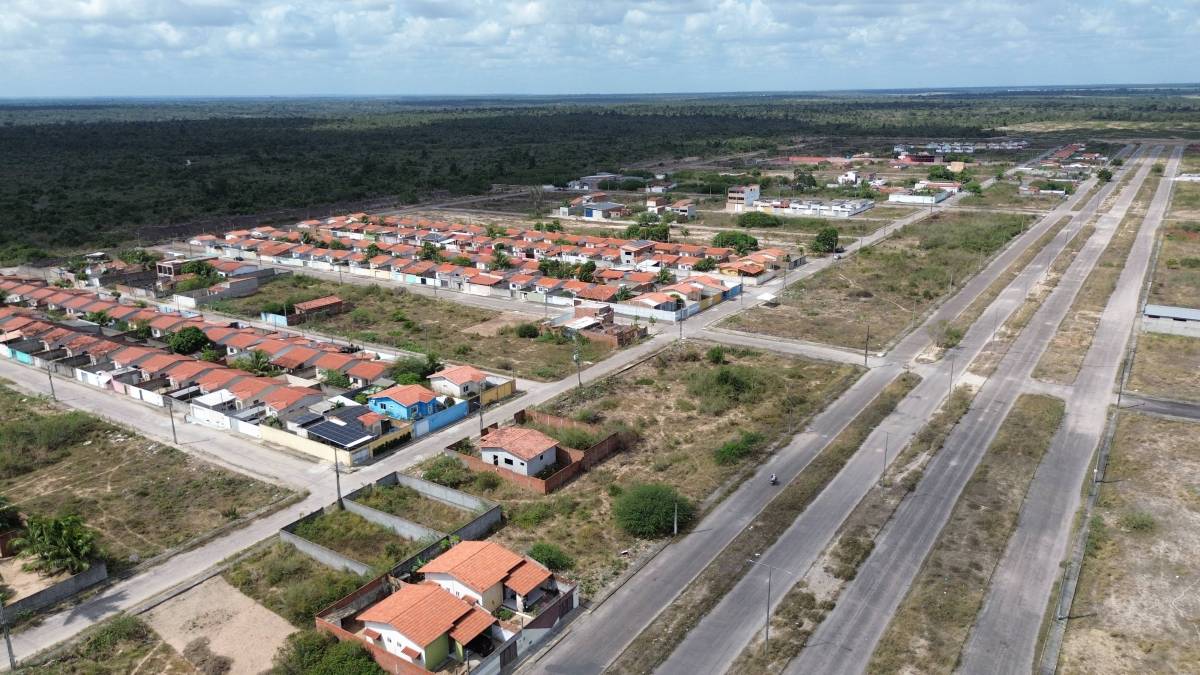 Terreno à venda com 1 quarto, 200m² - Foto 14