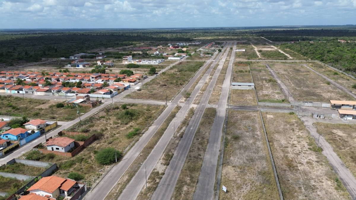 Terreno à venda com 1 quarto, 200m² - Foto 15